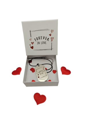 Collana con targhetta incisa personalizzata forever in love idea regalo per lei e per lui