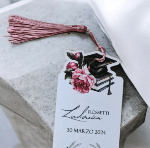 Segnalibro con nappina personalizzabile idea regalo laurea segnaposto - immagine 4